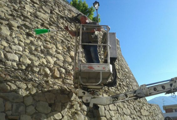 Pulizia delle mura di S. Anna