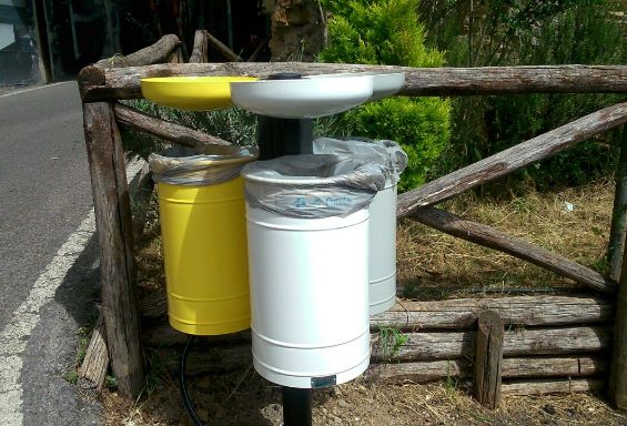 Installati i raccoglitori triplo nelle vie del paese