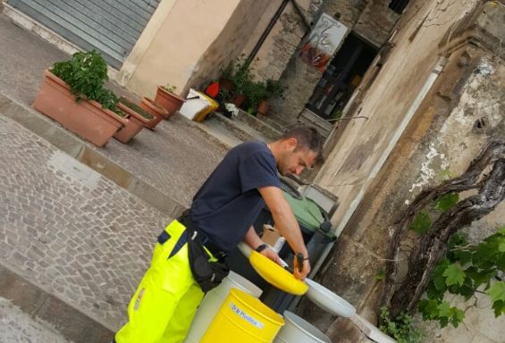 Prosegue l'installazione dei gettacarte triplo