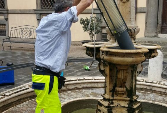 Prosegue la pulizia dei monumenti
