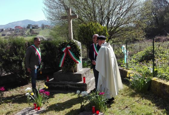 L'amministrazione comunale presente alla commemorazione al "Sacrario XVII Martiri"