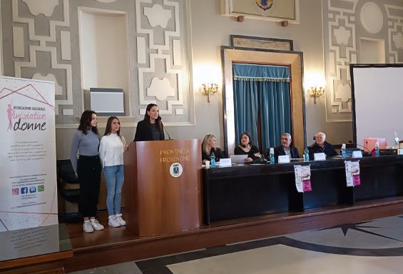 Consegnate le trecce per la 'Banca dei Capelli"