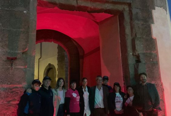 Porta Romana si illumina di rosa