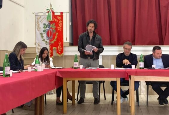 Revocata la cittadinanza a Benito Mussolini